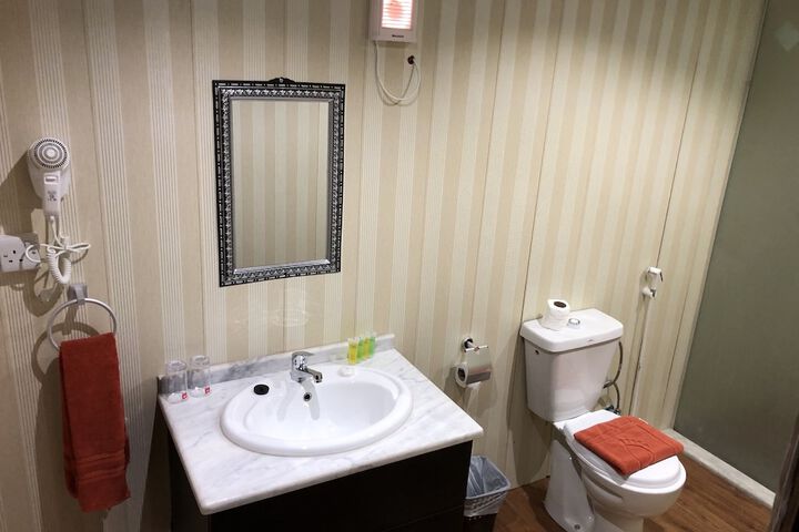 Room 30 of 38