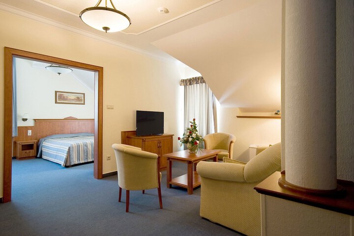 Room 17 of 42
