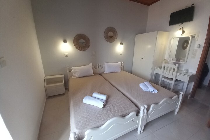 Room 12 of 18