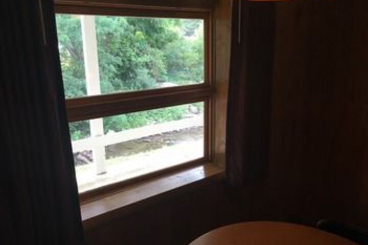 Room 8 of 16