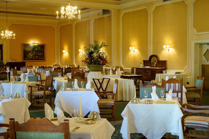 Dining 62 of 84