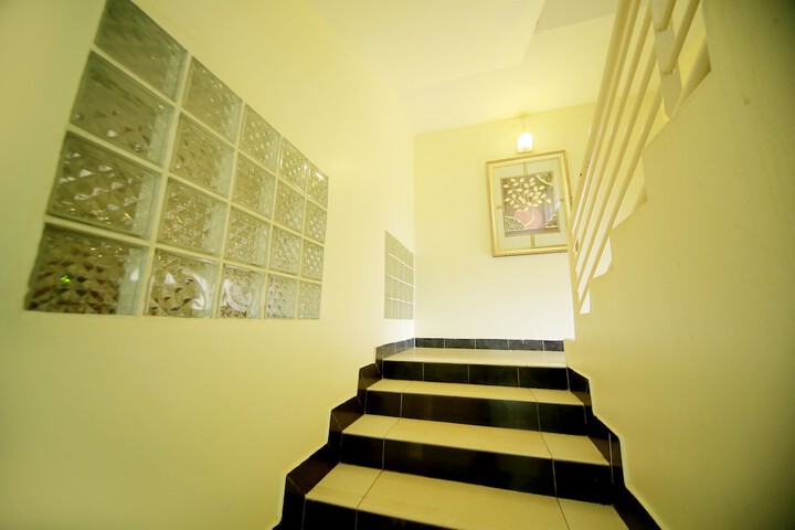Room 8 of 30