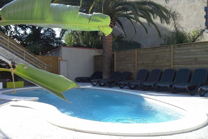 Pool 33 of 49