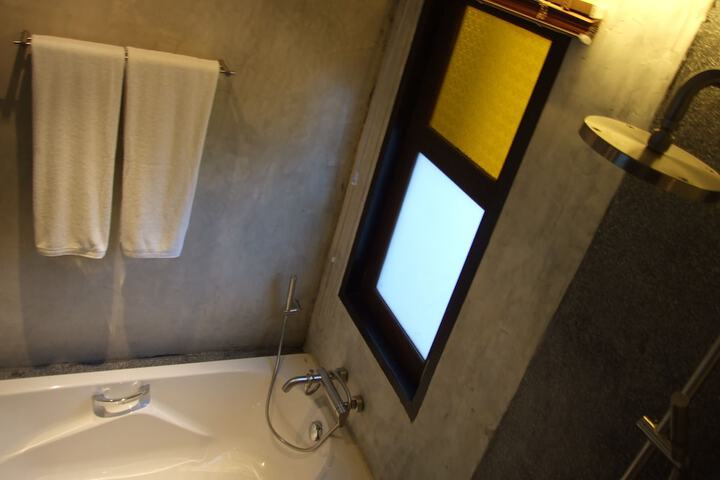 Room 41 of 77