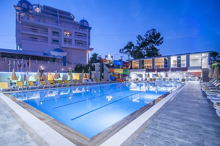 Hotel with Pool