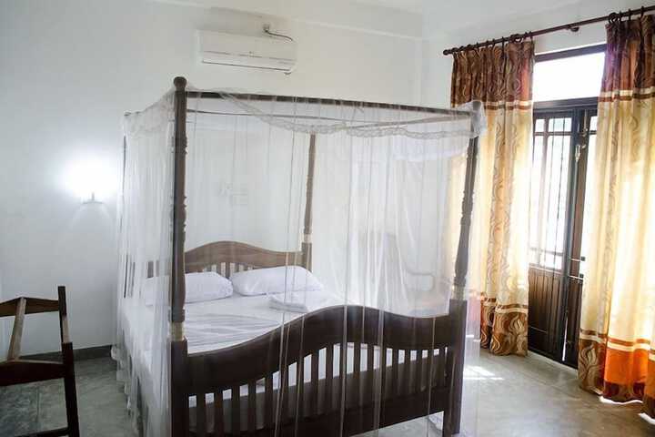 Room 10 of 36