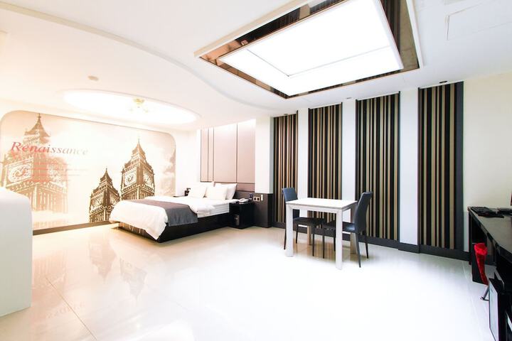 Room 15 of 80