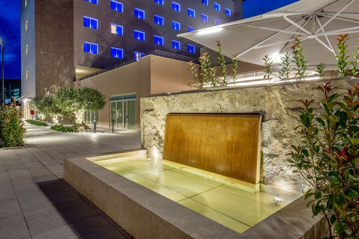 Hotel Exterior 103 of 135