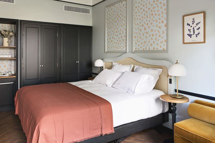 Room 4 of 37