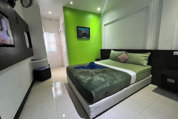 Room 9 of 42