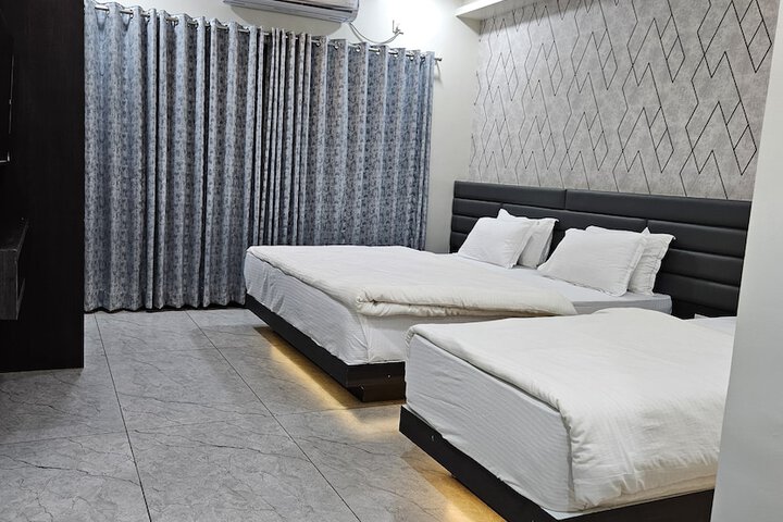 Room 16 of 36