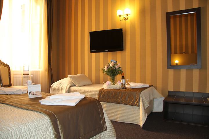 Room 9 of 36