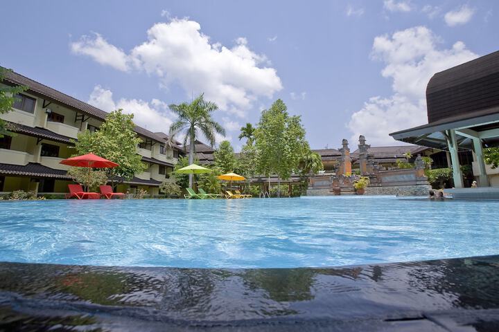 Pool Hotel