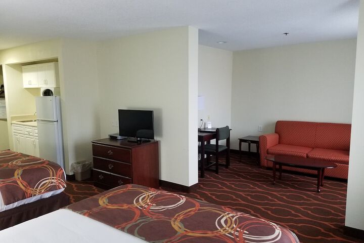 2 Queen Beds (12 of 24)