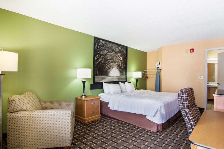 1 King Bed (14 of 22)