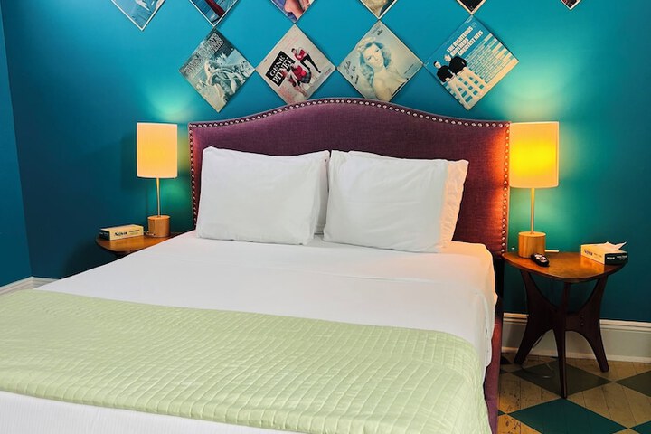 Room 49 of 102