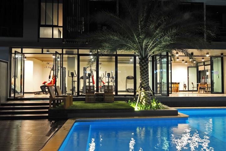 Pool Hotel
