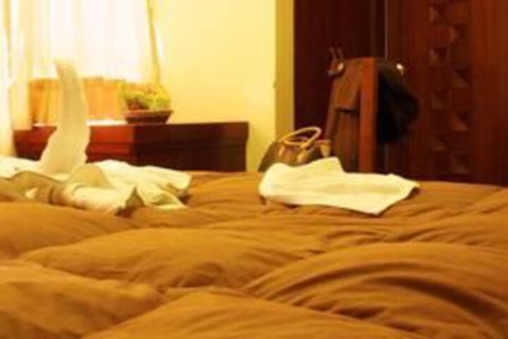 Room 8 of 12