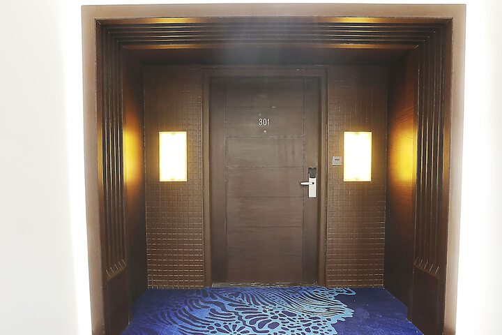 Room 6 of 60