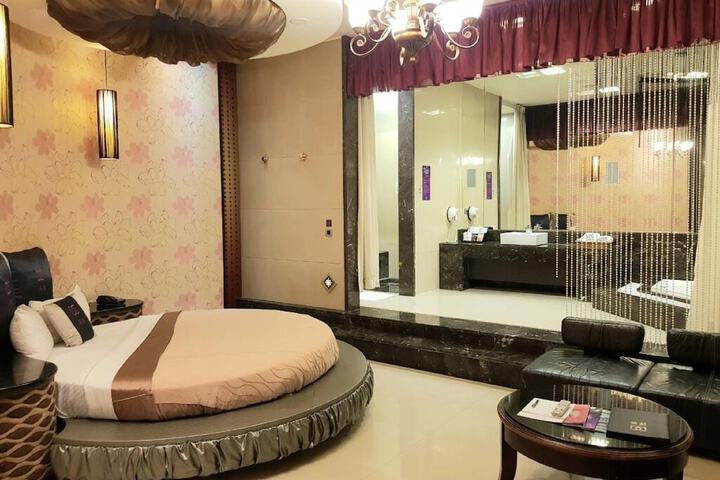 Room 30 of 68