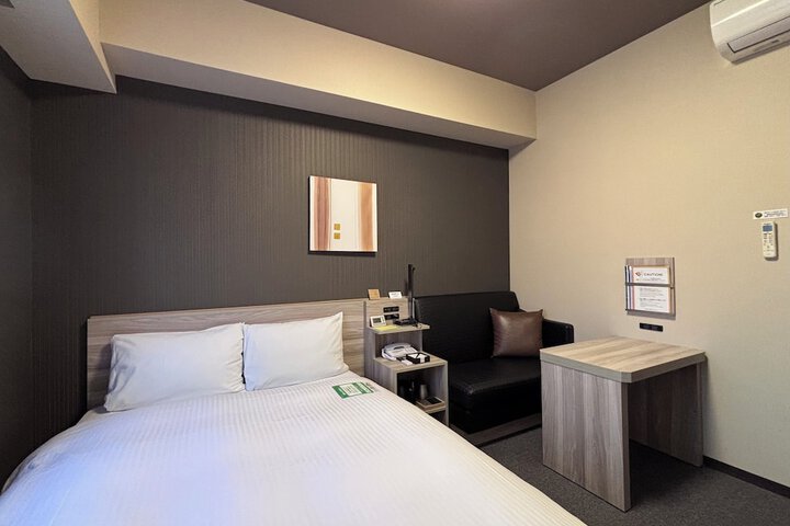 Room 11 of 27