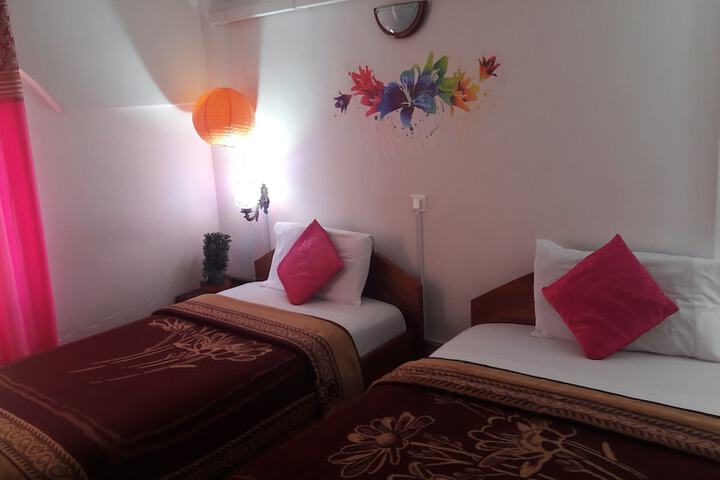 Room 11 of 33