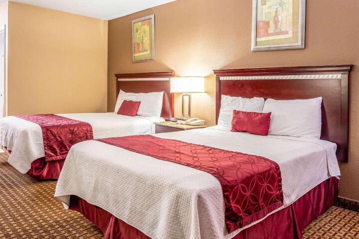 2 Double Beds (11 of 14)
