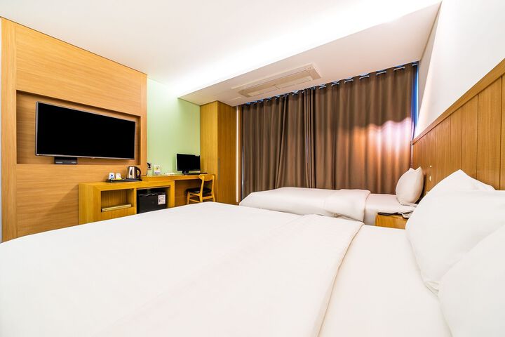 Room 162 of 176