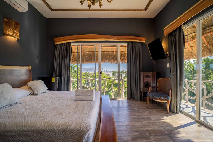 Room 28 of 33