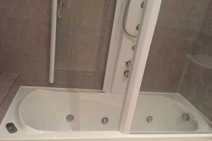 Hot Tub 14 of 21