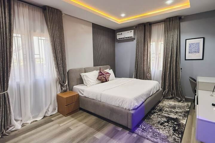 Room 5 of 23