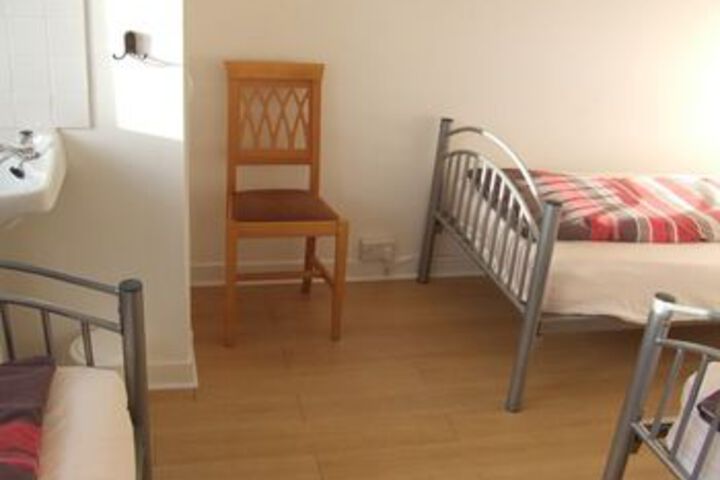 Room 6 of 17