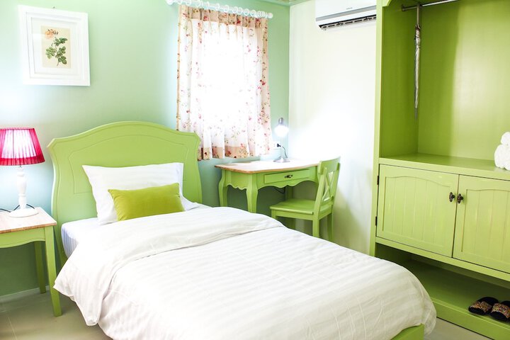 Room 7 of 48