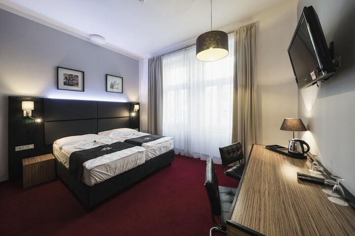 Room 7 of 97