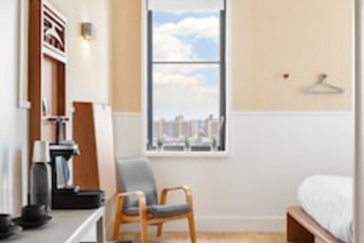 Room 46 of 171