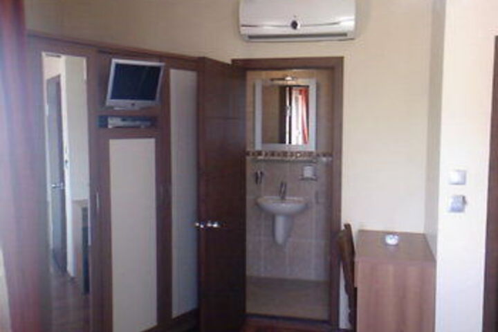 Room 4 of 15