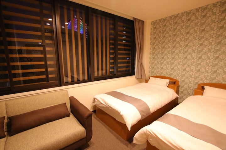 Room 6 of 37