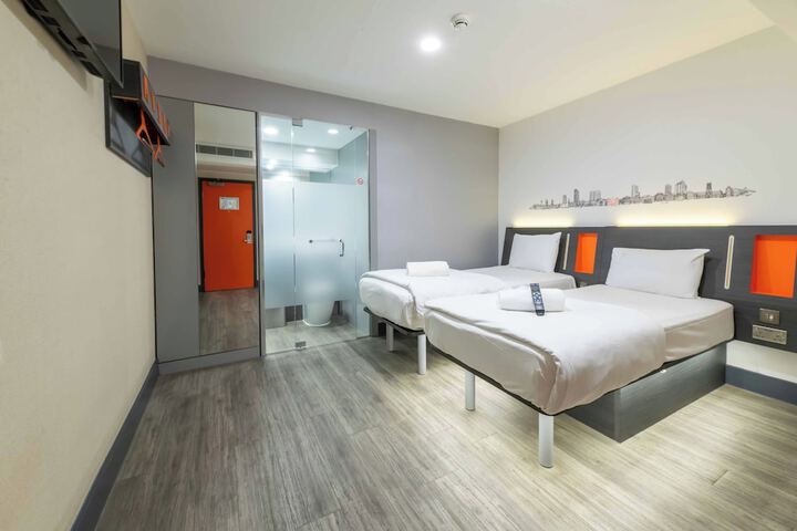 Room 53 of 105