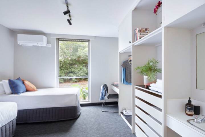 Room 14 of 80