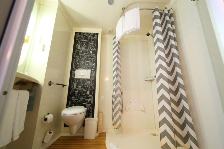 Room 44 of 72