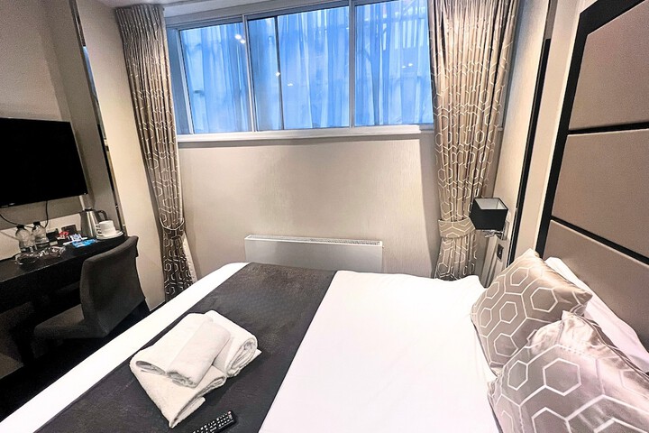 Room 18 of 27
