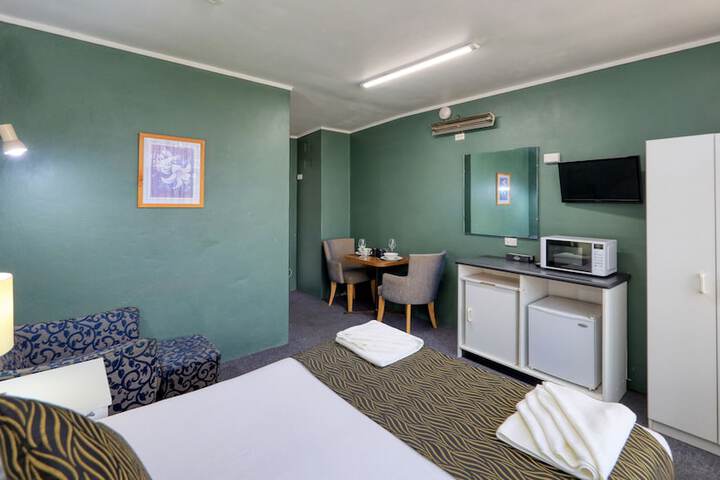 Room 7 of 75