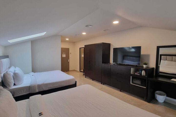 Room 119 of 243