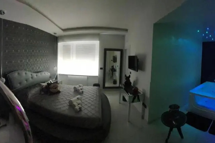 Room 5 of 12