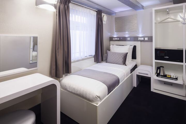 Room 46 of 74