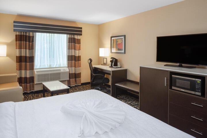 1 King Bed (18 of 19)