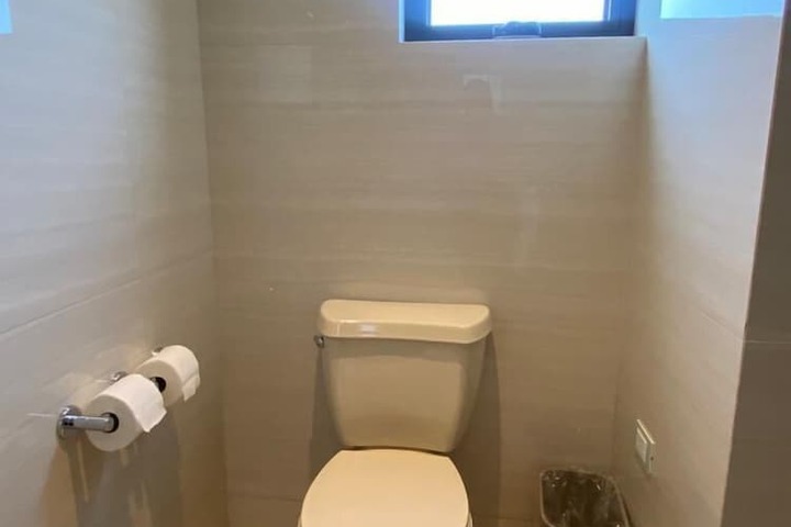Room 6 of 9