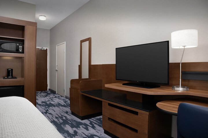 Room 17 of 33