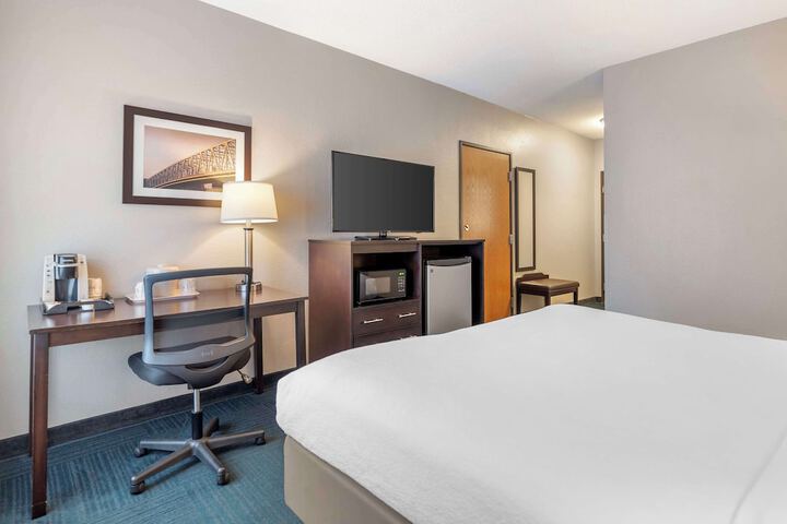 1 King Bed Microwave and Refrigerator Full Breakfast (2 of 15)