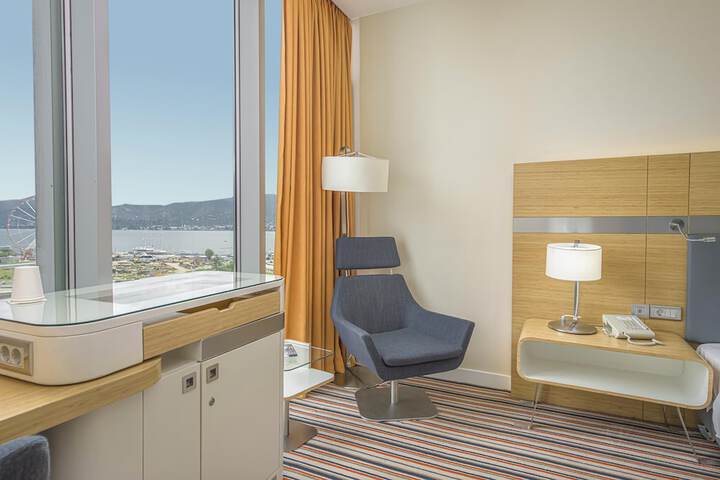 Room 48 of 204